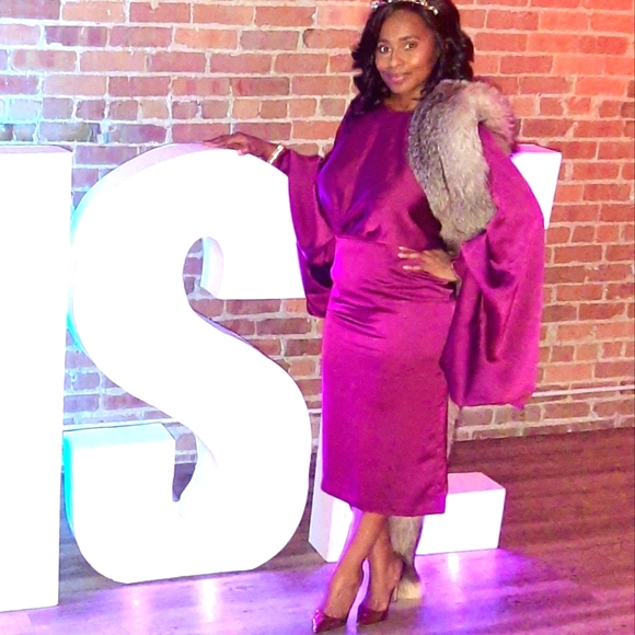 Meet your Posher, Chic - Picture 2 of 3